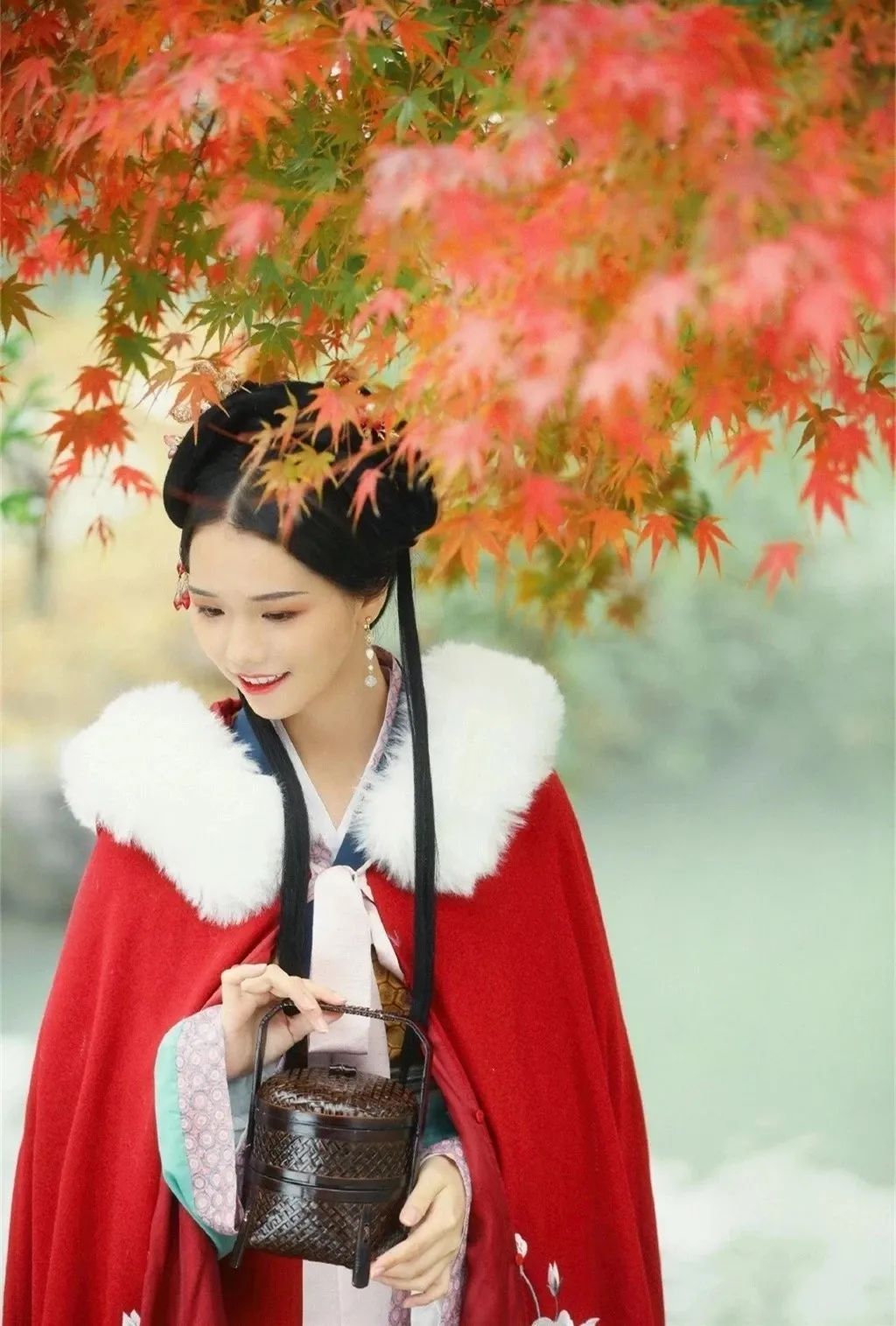 汀枫小筑 | 锦帐春馀情未及，怀人梦浅恨犹添