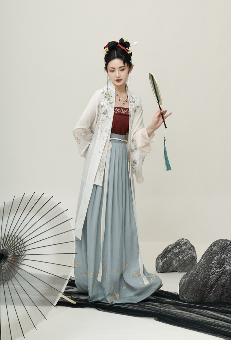 与春有染,超适合春天穿的宋制汉服 与春有染,超适合春天穿的宋制汉服