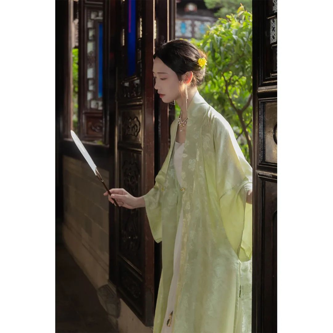 夏天来啦!这些汉服看一眼就透~心~凉 夏天来啦!这些汉服看一眼就透~心~凉
