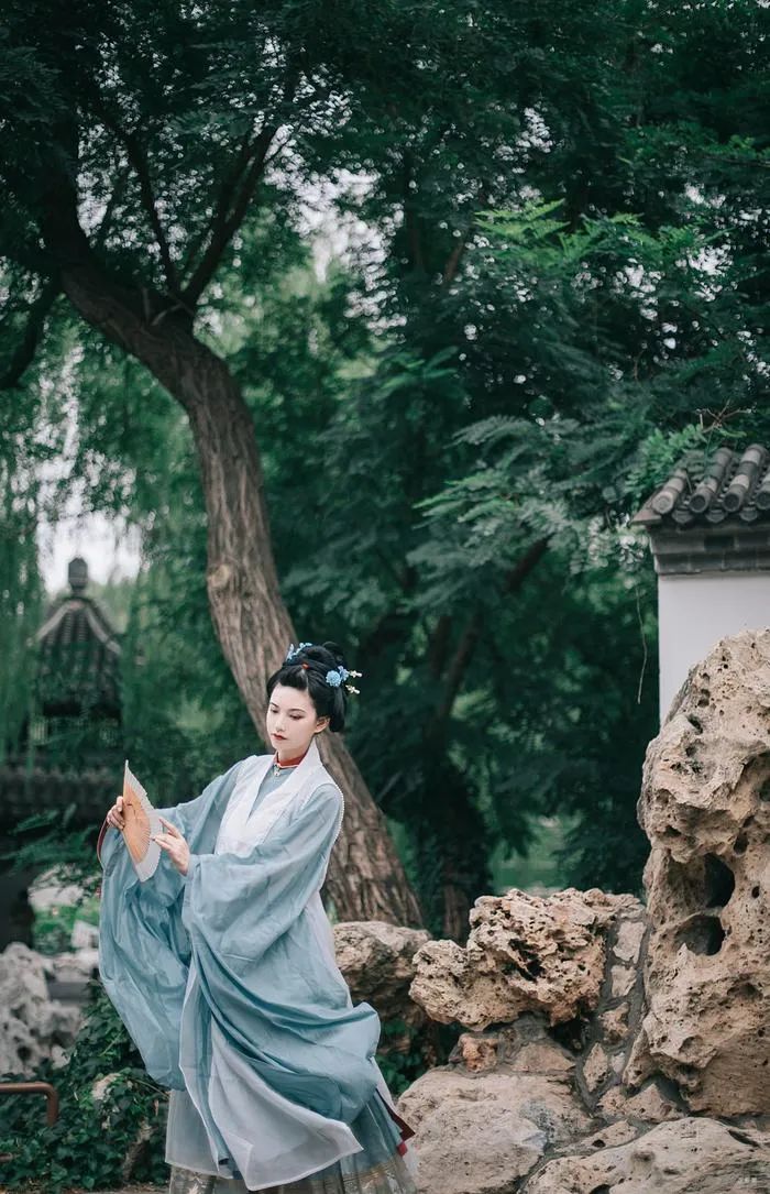 汉服仕女 | 落日渔歌归棹晚，且傍兰桡莲浦