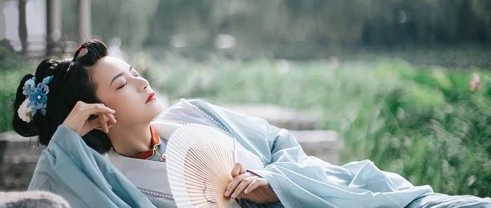 汉服摄影 | 落日渔歌归棹晚，且傍兰桡莲浦