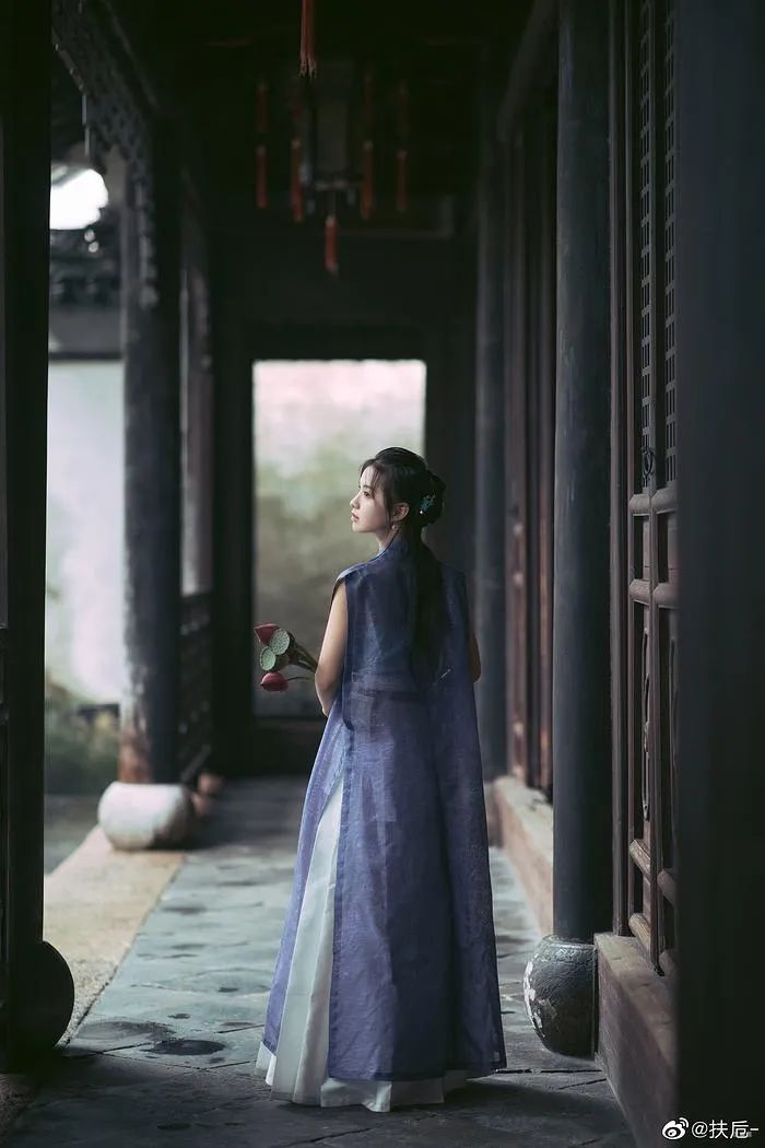 汉服仕女|插花品茶，赏雨闲谈