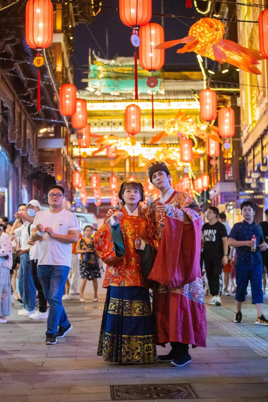 汉服资讯 | 华裳九州国风快闪店亮相豫园华宝楼! 汉服资讯 | 华裳九州国风快闪店亮相豫园华宝楼!