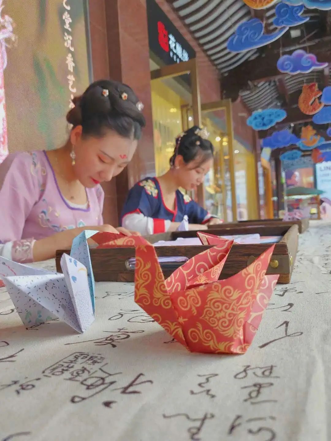汉服资讯 | 华裳九州国风快闪店亮相豫园华宝楼！