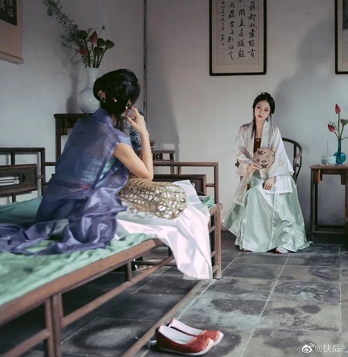 汉服仕女|插花品茶，赏雨闲谈