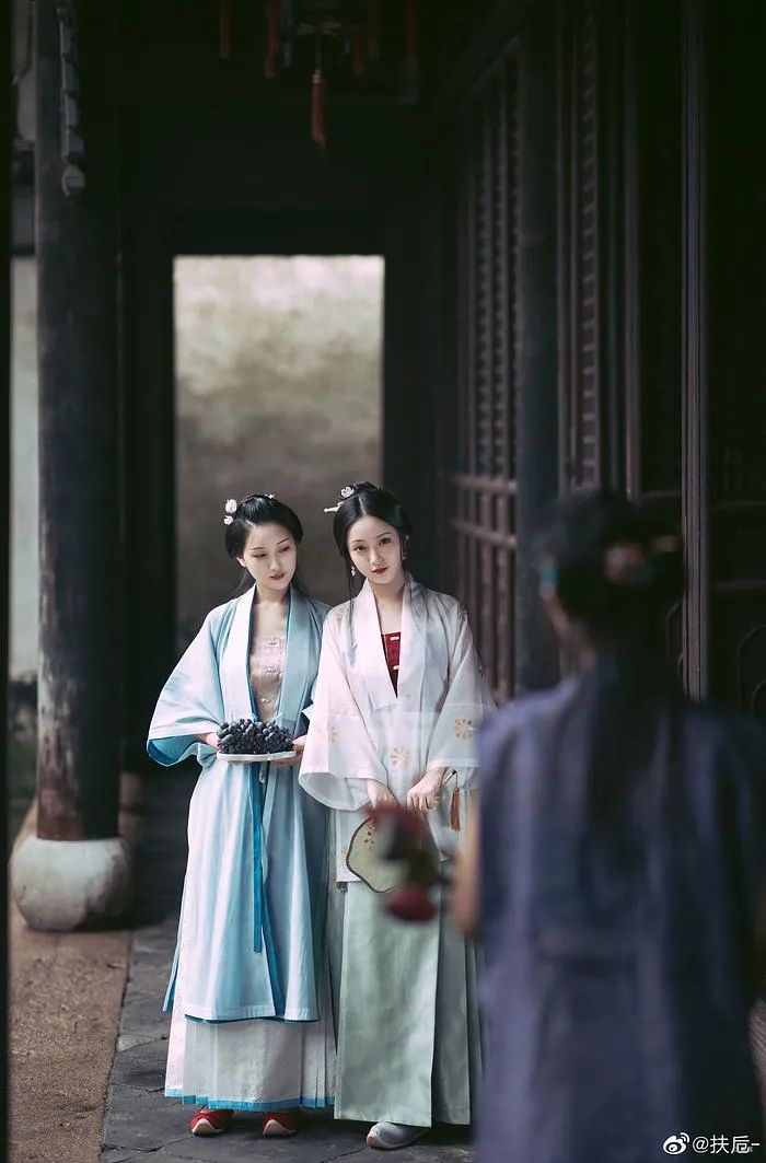 汉服仕女|插花品茶，赏雨闲谈