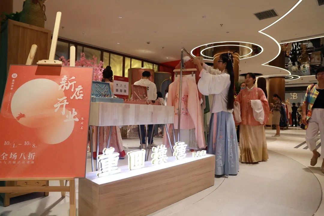 汉服资讯 | 华裳九州国风快闪店亮相豫园华宝楼！