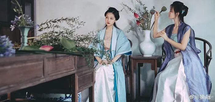 汉服仕女|插花品茶，赏雨闲谈