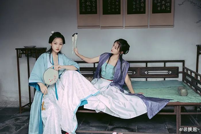 汉服仕女|插花品茶，赏雨闲谈