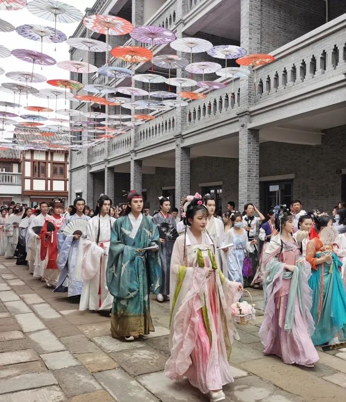 穿越千年，汉服中秋|磁器口后街中秋汉服活动游玩攻略大全