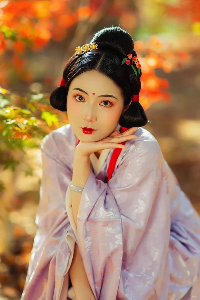汉服美景 | 拾一叶枫，知一场秋