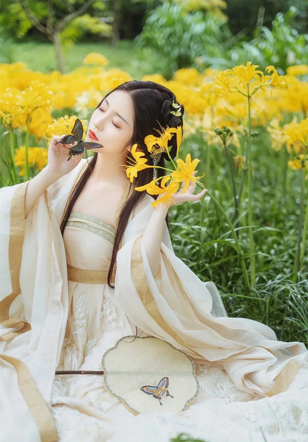 汉服颂 | 时年疏影朦胧忆，依稀往事梦怀中