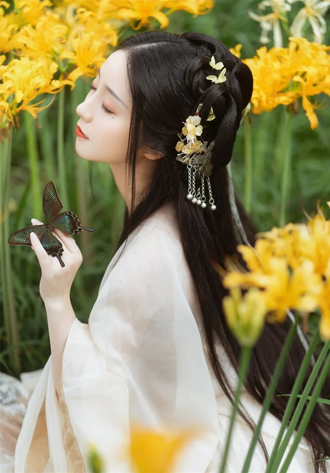 汉服颂 | 时年疏影朦胧忆，依稀往事梦怀中