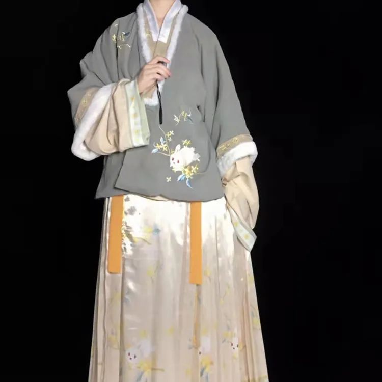 平价汉服推荐｜浮香绕曲岸，圆影覆华池。