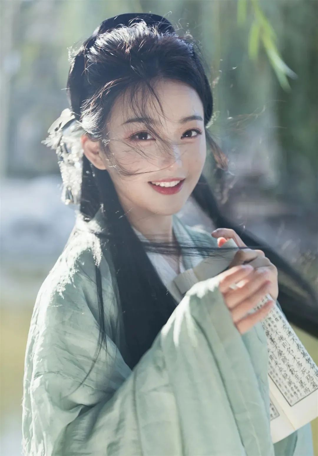 汉服颂 | 幽谷客：秋意阑珊，落笺冷暖