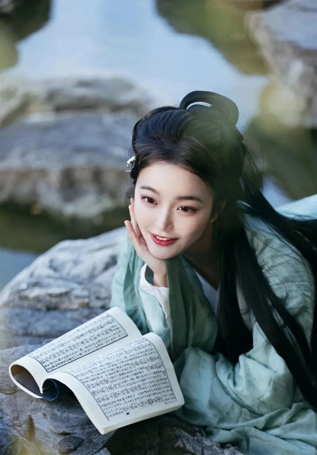 汉服颂 | 幽谷客：秋意阑珊，落笺冷暖
