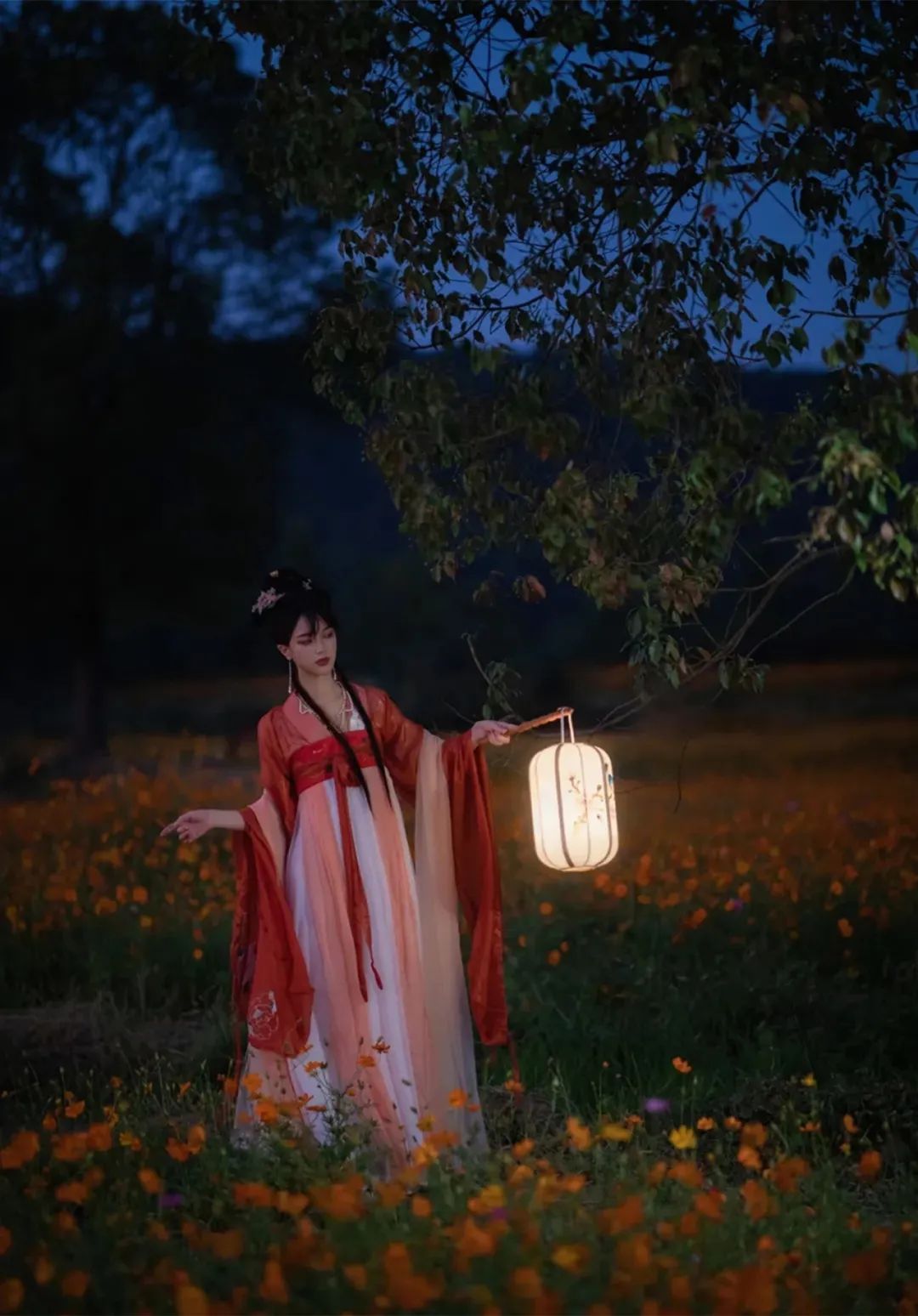 汉服颂 | 一曲赊来桂殿秋，千盅赋得朝中措