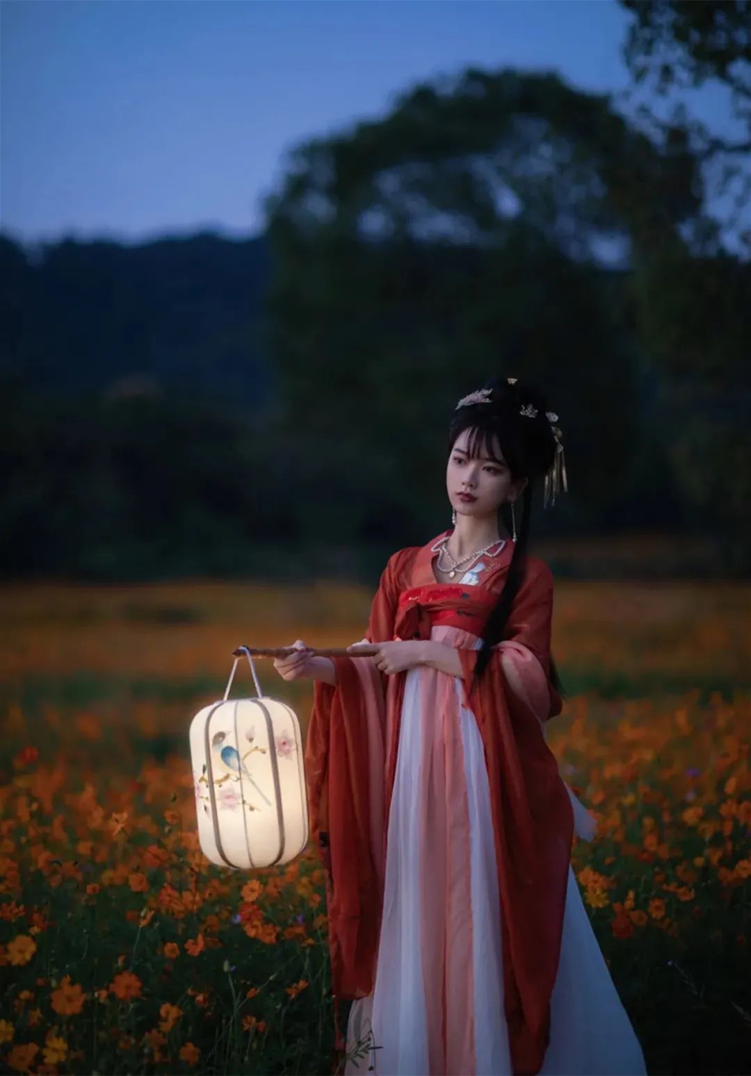 汉服颂 | 一曲赊来桂殿秋，千盅赋得朝中措