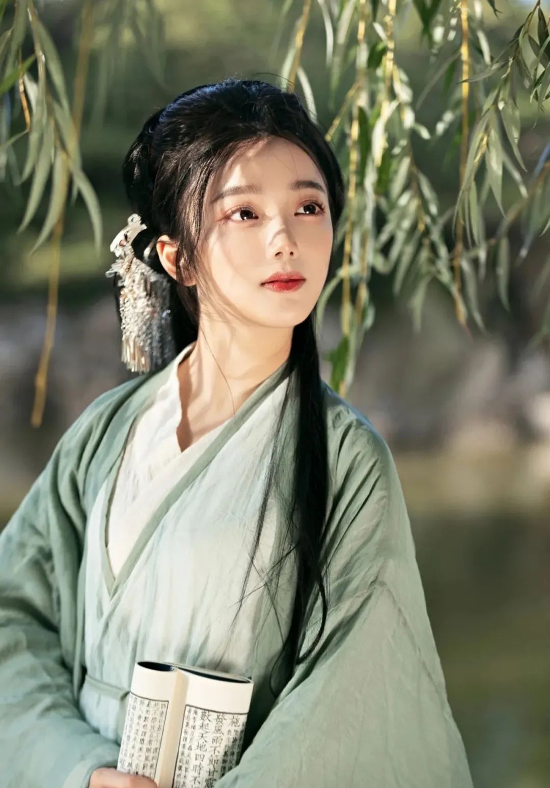 汉服颂 | 幽谷客：秋意阑珊，落笺冷暖