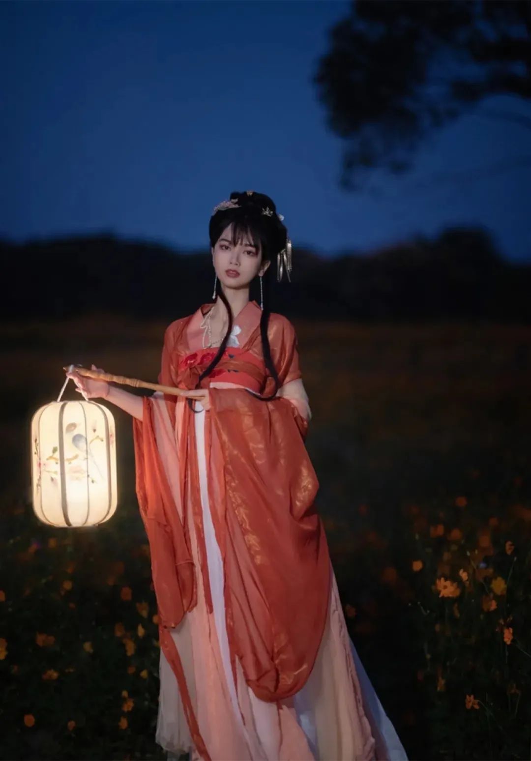 汉服颂 | 一曲赊来桂殿秋，千盅赋得朝中措