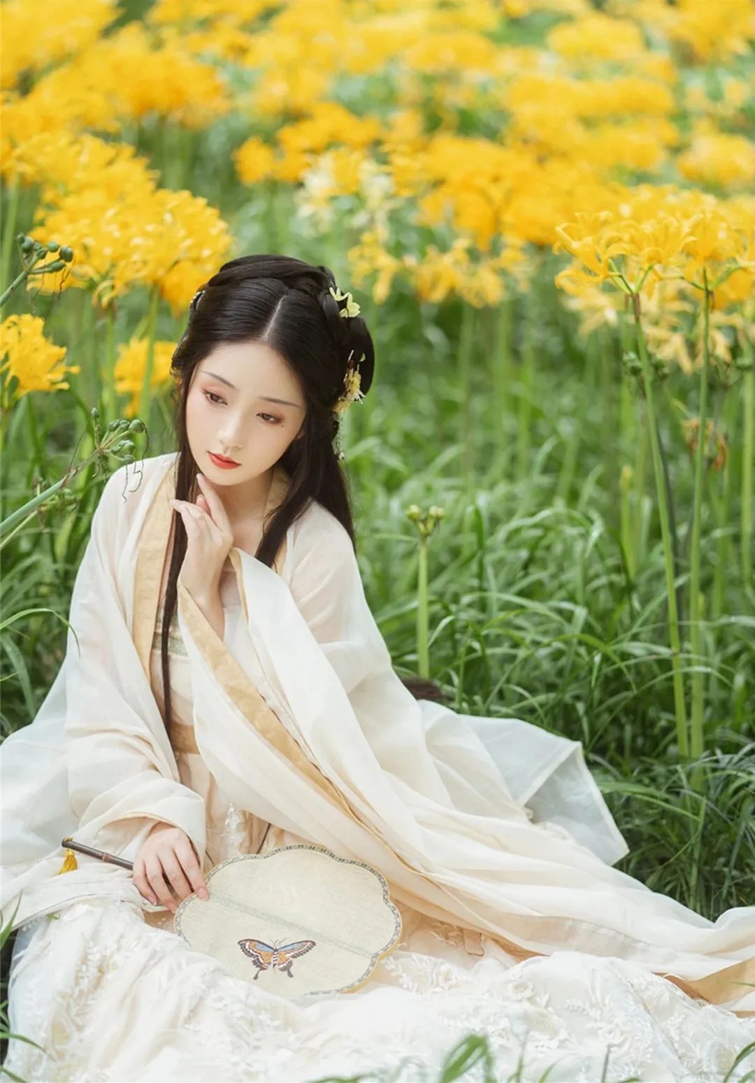 汉服颂 | 时年疏影朦胧忆，依稀往事梦怀中