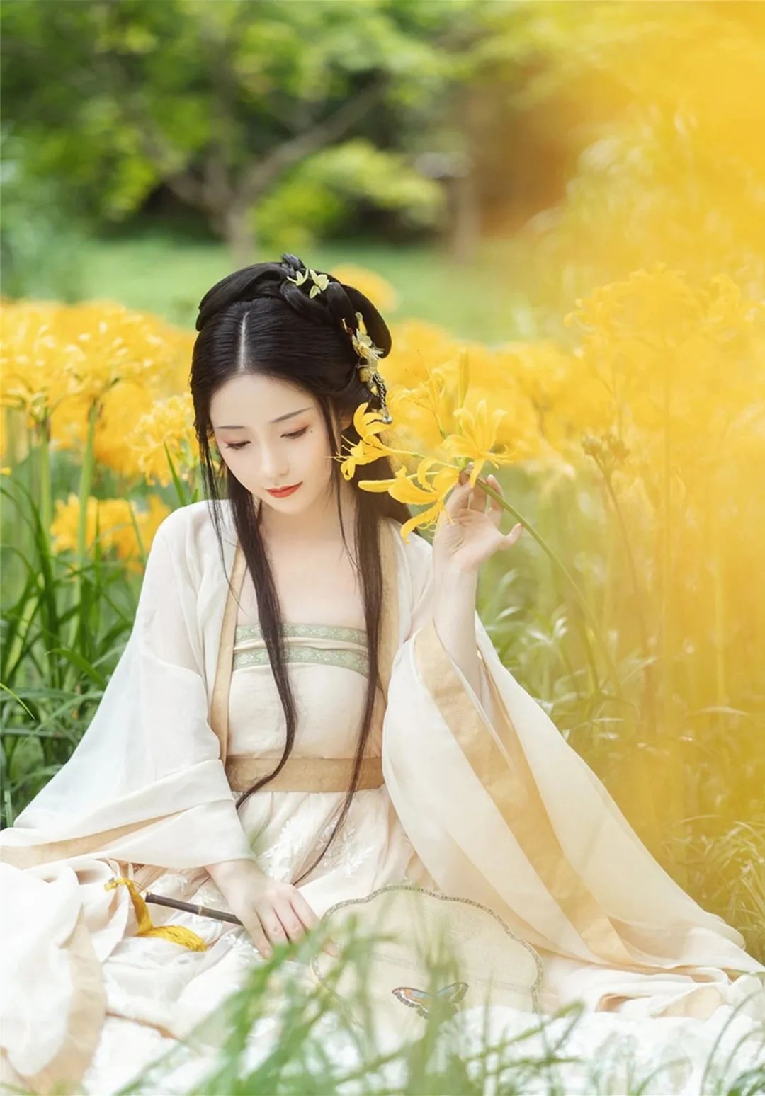汉服颂 | 时年疏影朦胧忆，依稀往事梦怀中