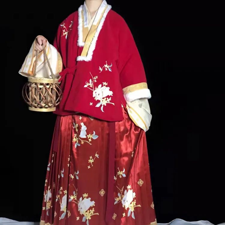 平价汉服推荐|浮香绕曲岸,圆影覆华池。 平价汉服推荐|浮香绕曲岸,圆影覆华池。
