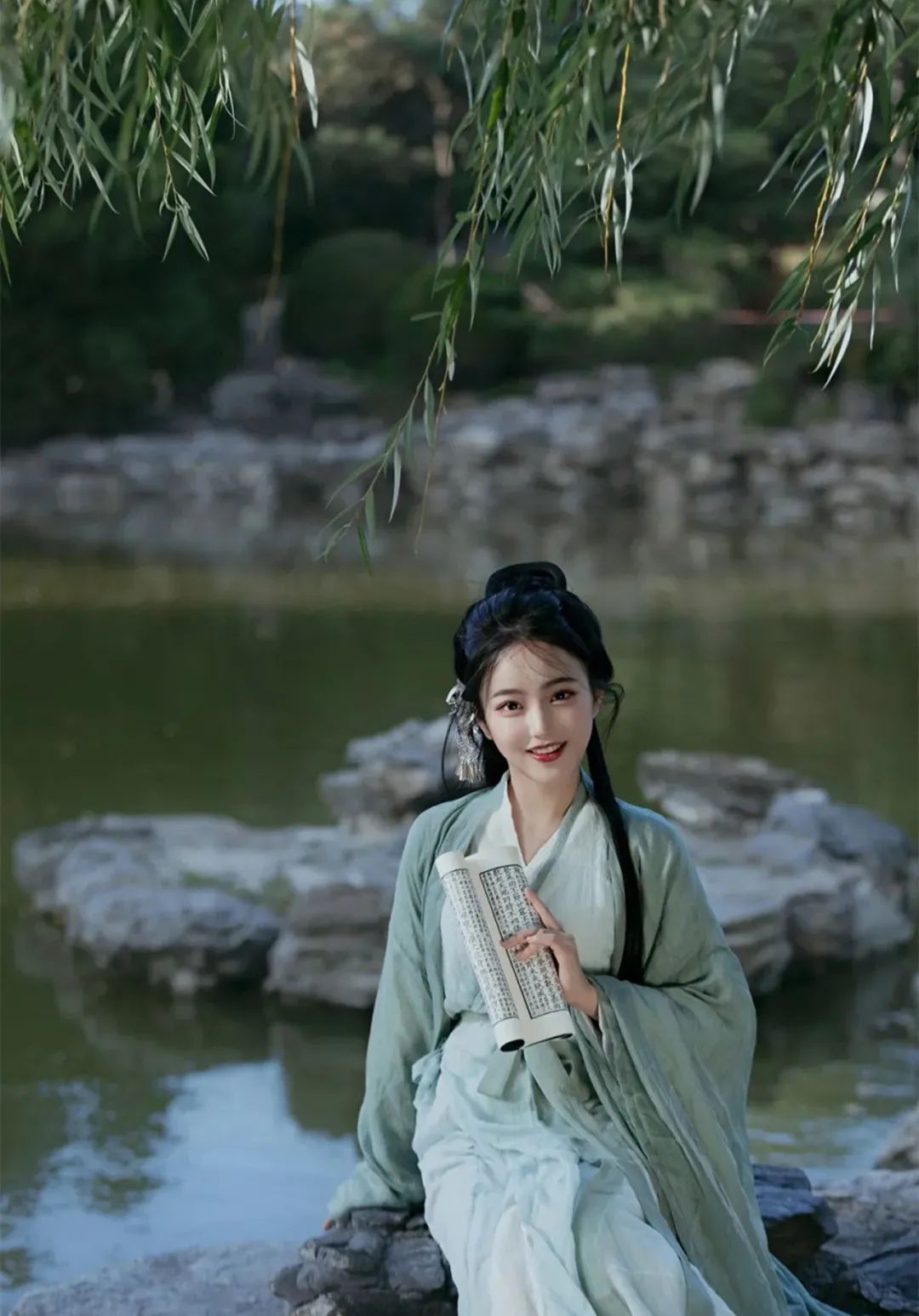 汉服颂 | 幽谷客：秋意阑珊，落笺冷暖