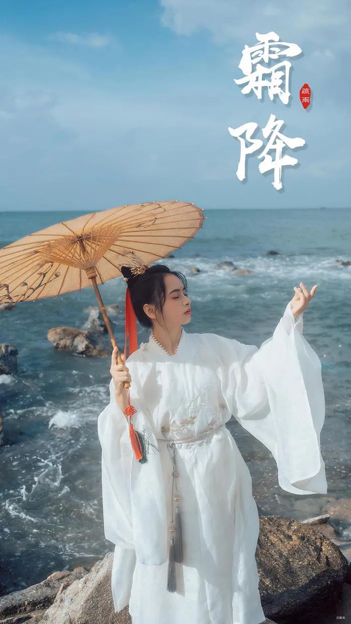 汉服美景||风卷清云尽，空天万里霜