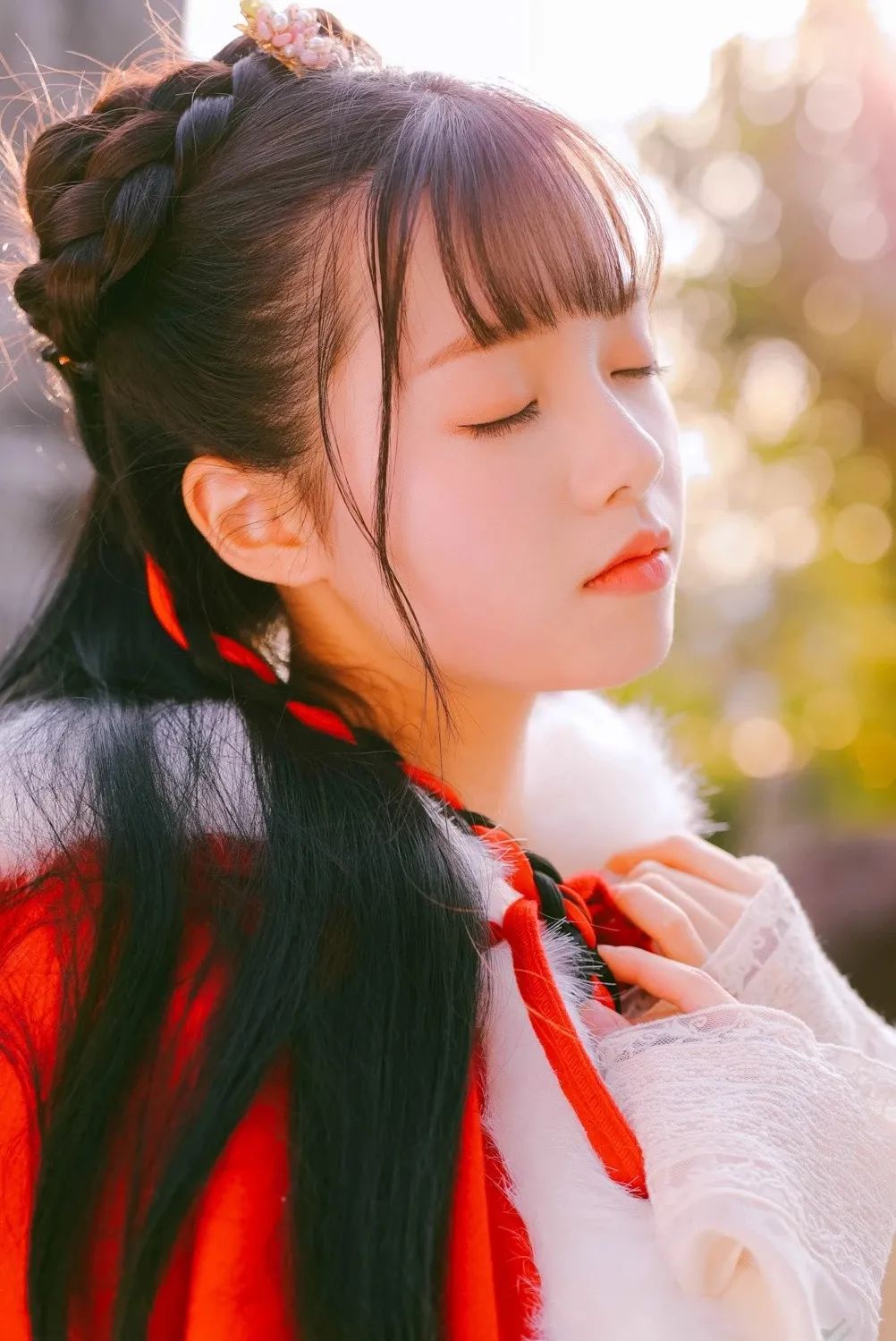 汉服颂 | 庭前碧柳三株媚，陌上芳尘一萼红