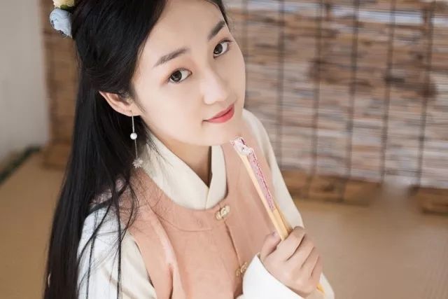 冬天穿汉服臃肿?怕你是不知道还有这神仙搭配 冬天穿汉服臃肿?怕你是不知道还有这神仙搭配