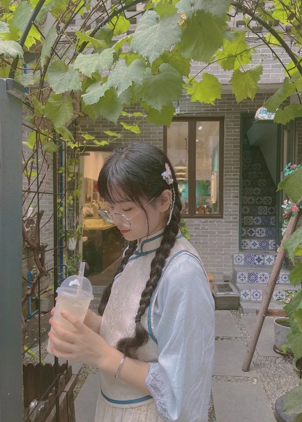 汉服颂 | 度雪妄人：随心移字花笺染，信手拨弦绮韵生