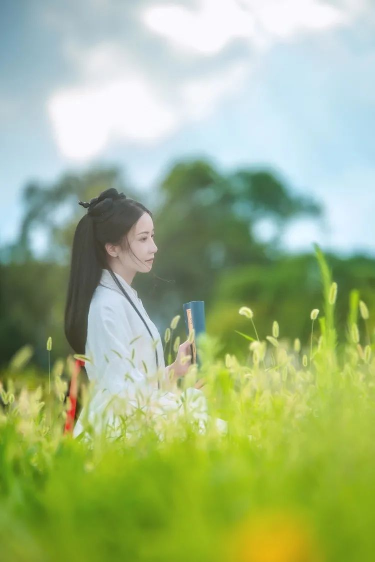 汉服颂 | 曾是千丝杨柳梦，怎忘一片海棠春