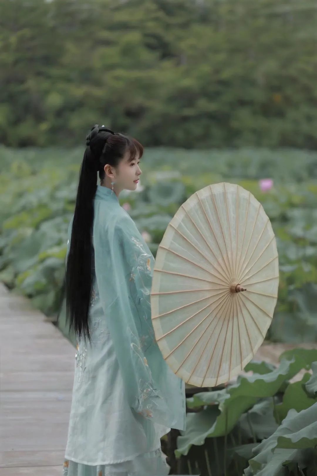汉服颂 | 路过人间的精灵儿：别来寄语水仙子，陋室留题相思积