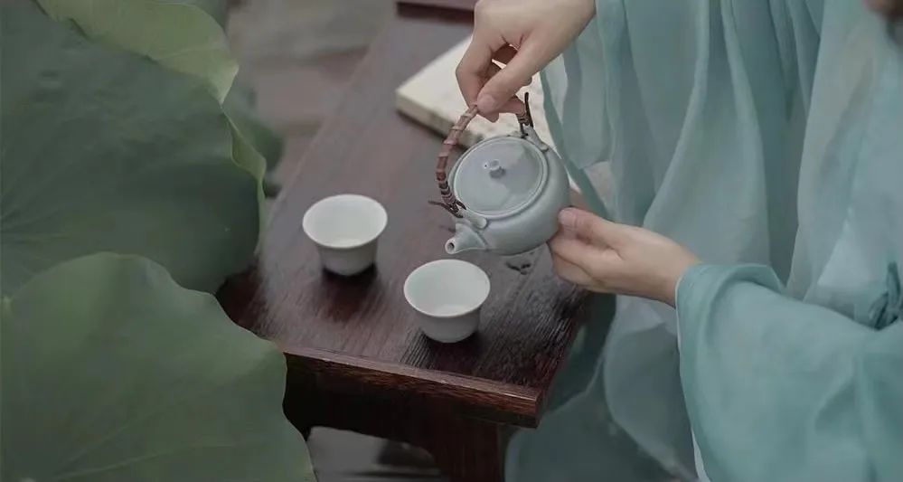汉服颂 | 路过人间的精灵儿：别来寄语水仙子，陋室留题相思积