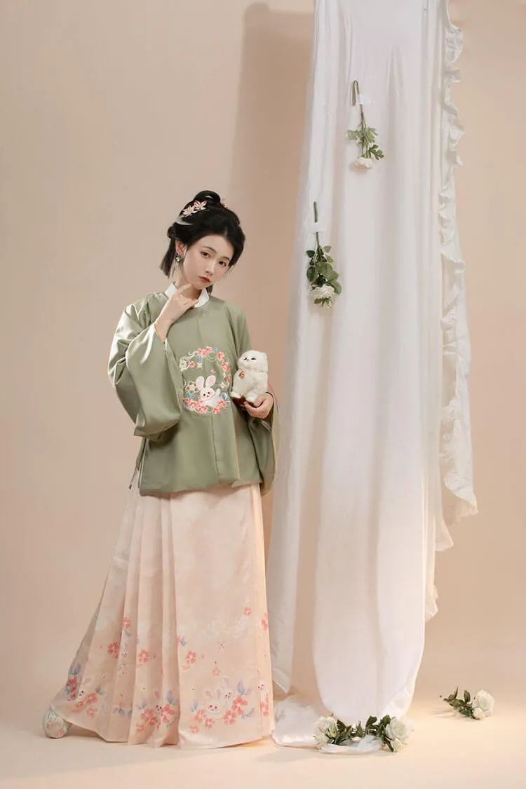 平价汉服推荐｜逢人不必言深，孤独本是常态。