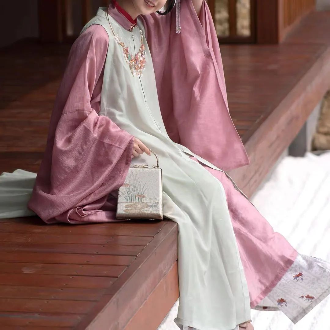 冬天穿汉服臃肿?怕你是不知道还有这神仙搭配 冬天穿汉服臃肿?怕你是不知道还有这神仙搭配