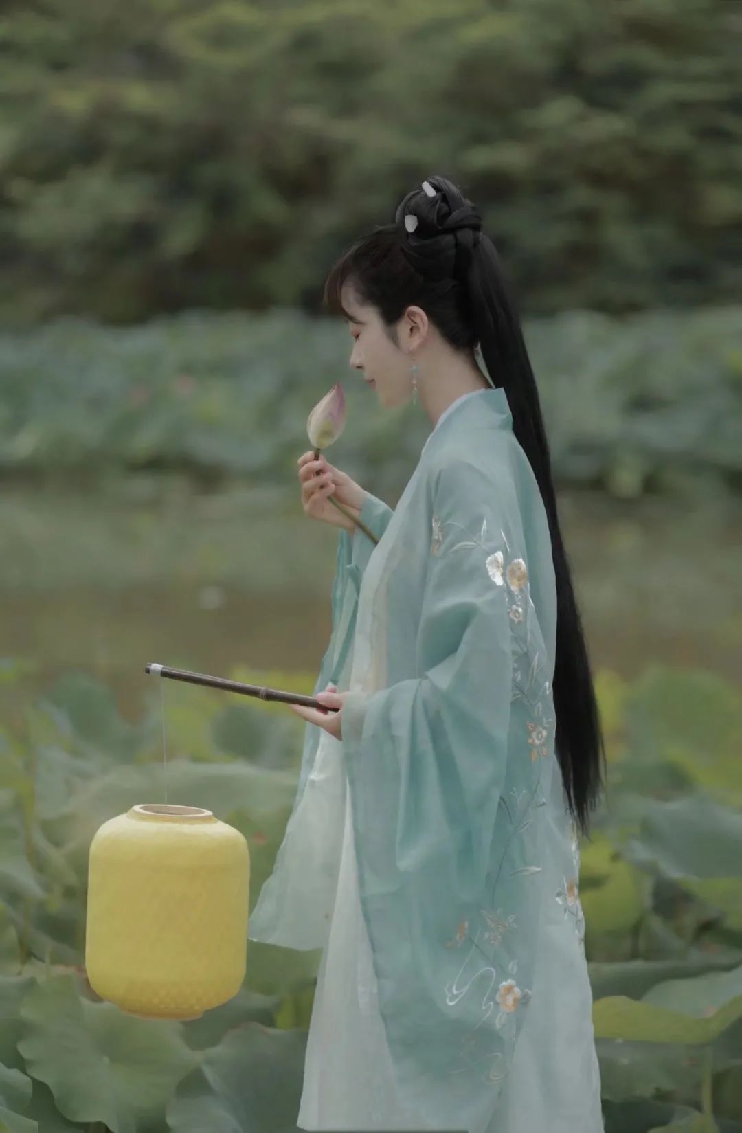汉服颂 | 路过人间的精灵儿：别来寄语水仙子，陋室留题相思积