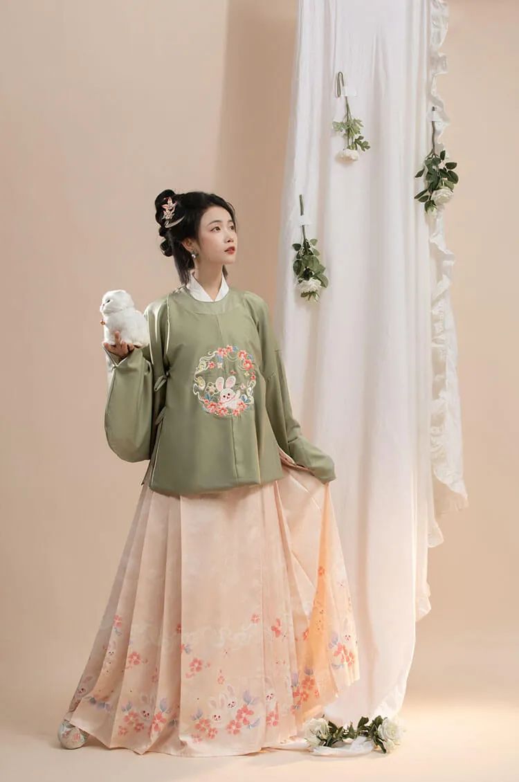 平价汉服推荐|逢人不必言深,孤独本是常态。 平价汉服推荐|逢人不必言深,孤独本是常态。