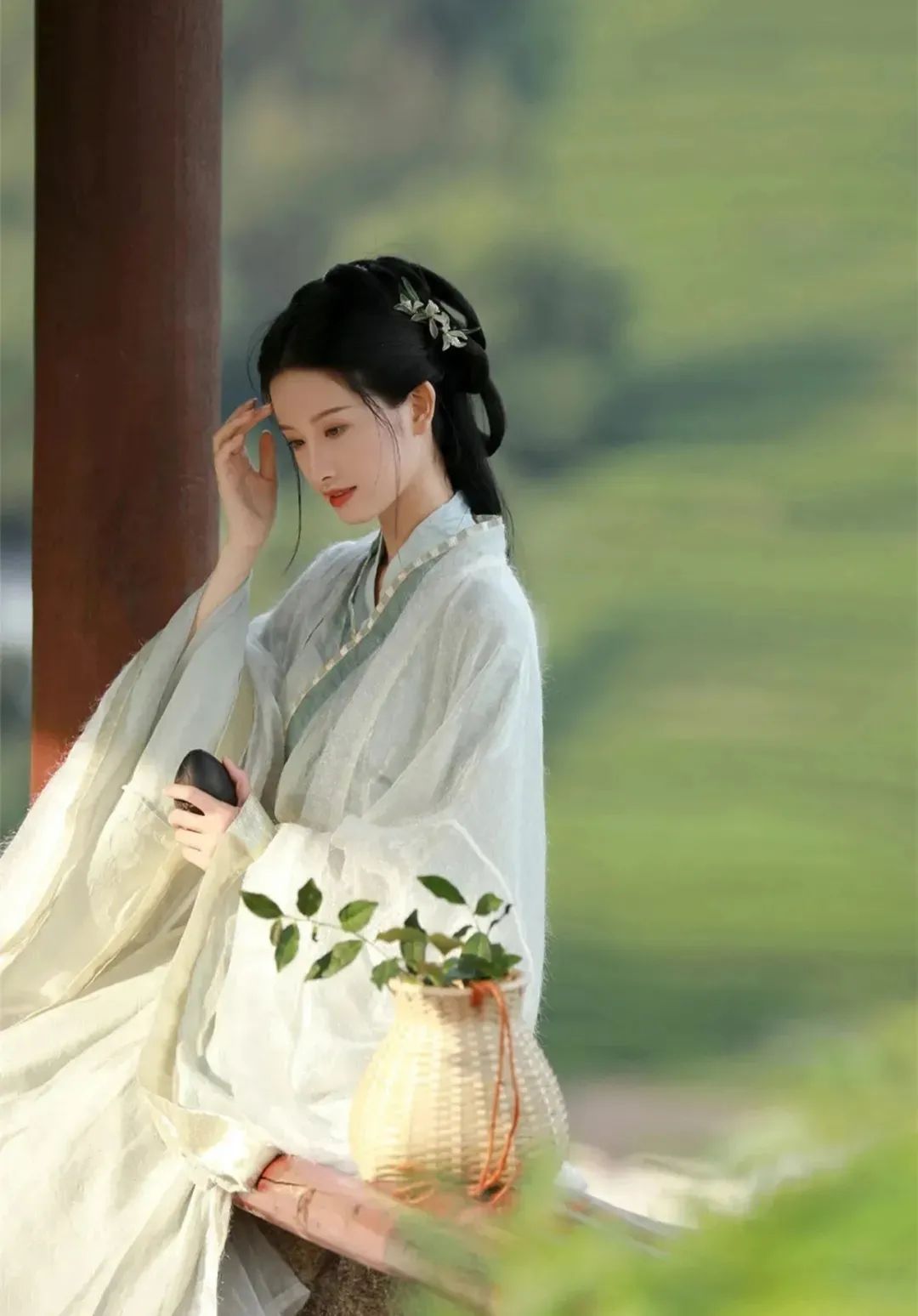 汉服颂 | 度雪妄人：随心移字花笺染，信手拨弦绮韵生
