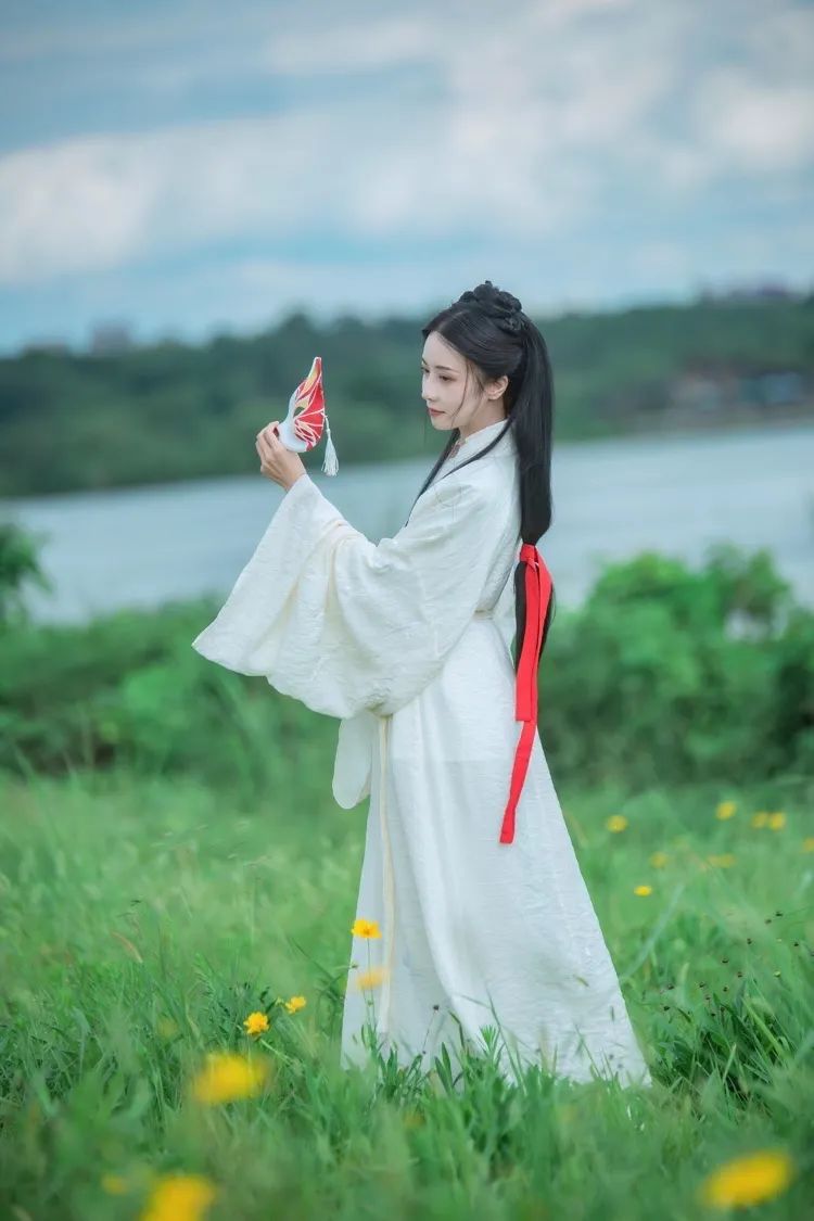 汉服颂 | 曾是千丝杨柳梦，怎忘一片海棠春