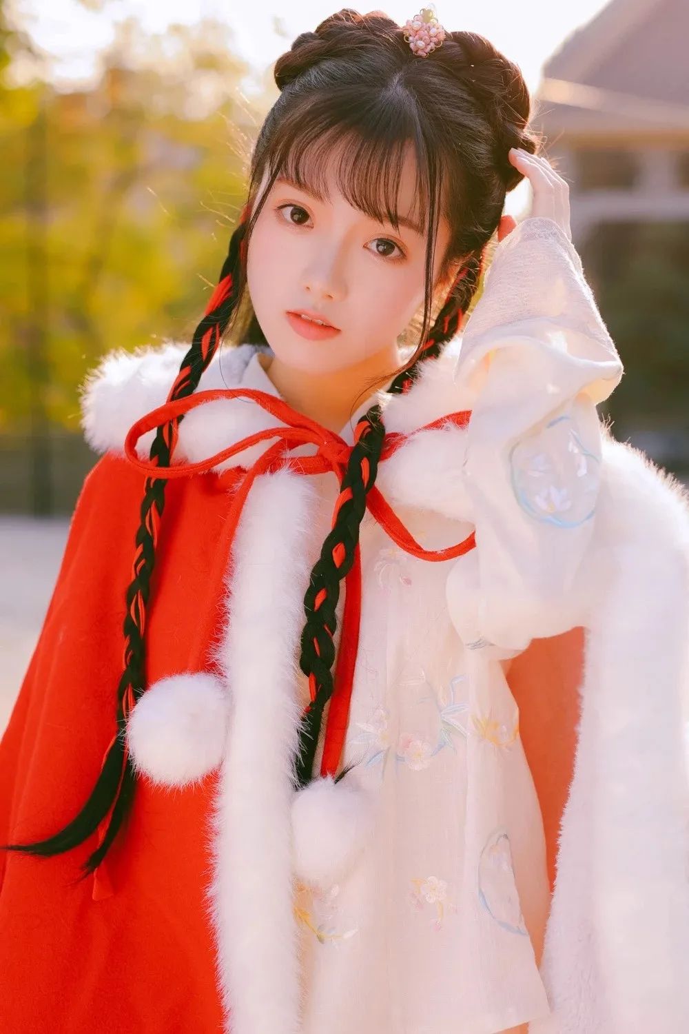 汉服颂 | 庭前碧柳三株媚，陌上芳尘一萼红
