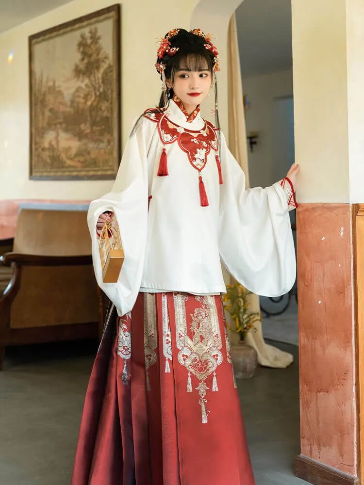 明制汉服推荐|富贵即视感 “大浪淘金” 可还行? 明制汉服推荐|富贵即视感 “大浪淘金” 可还行?