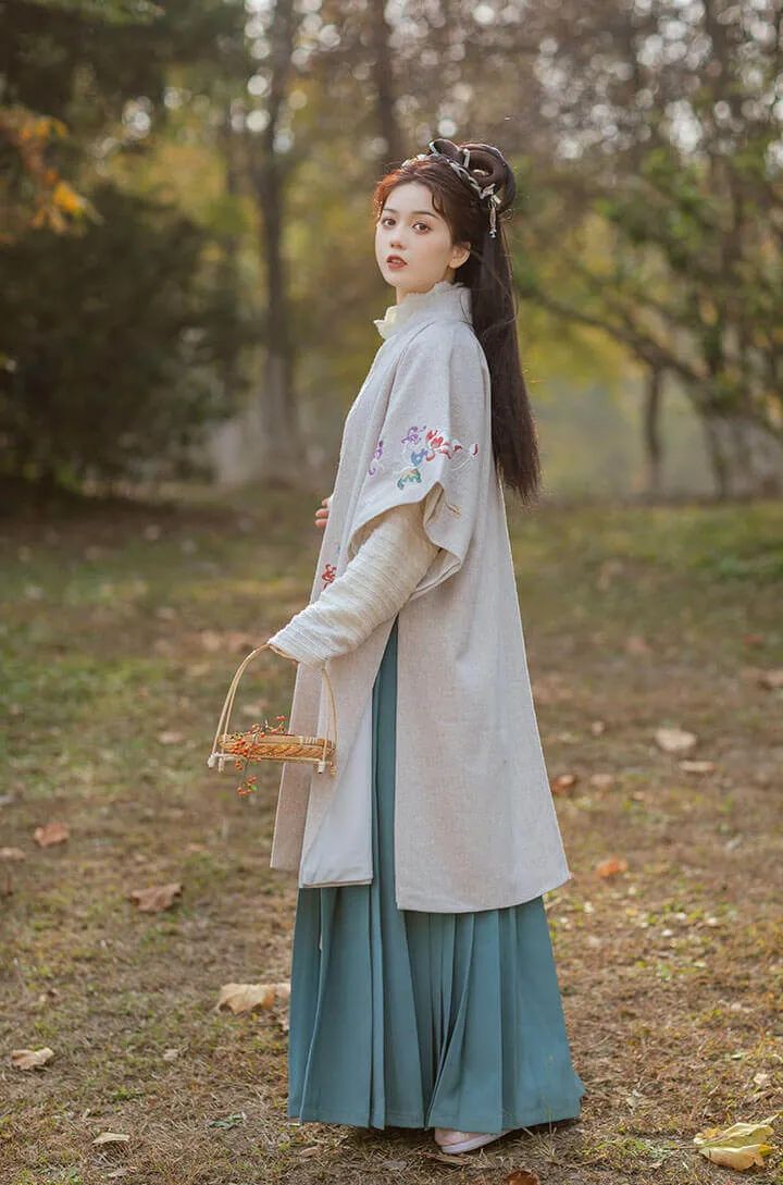 宋制汉服推荐|花雪随风不厌看 一片飞来一片寒 宋制汉服推荐|花雪随风不厌看 一片飞来一片寒