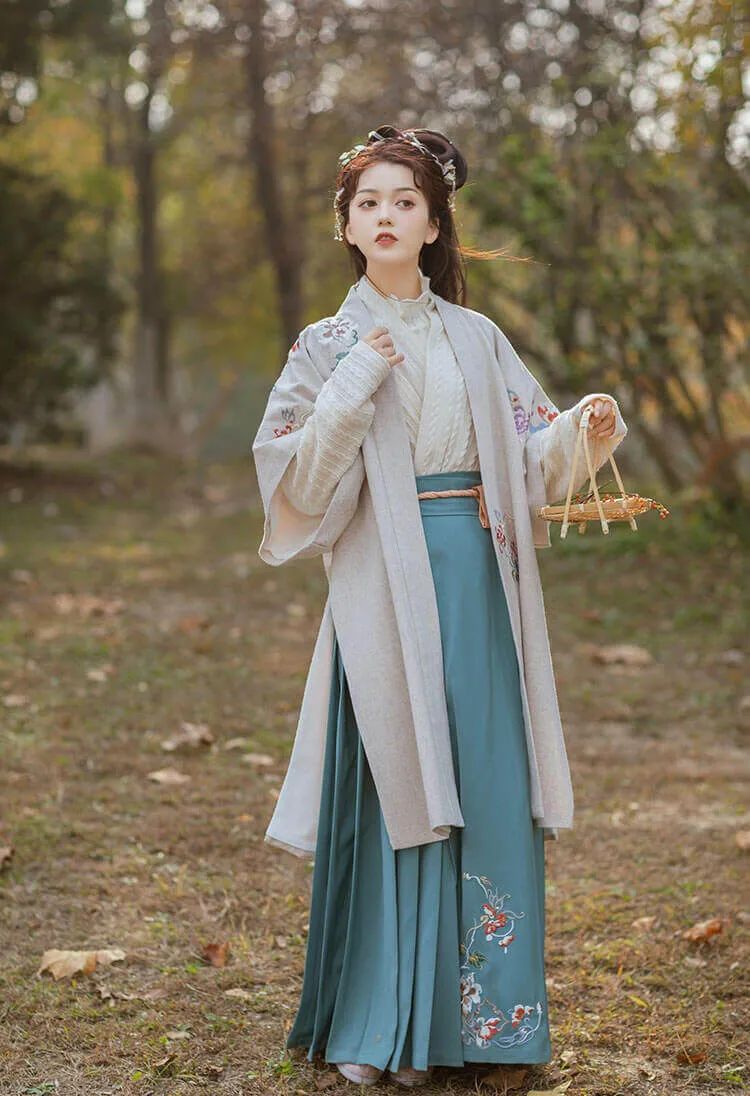 宋制汉服推荐|花雪随风不厌看 一片飞来一片寒 宋制汉服推荐|花雪随风不厌看 一片飞来一片寒