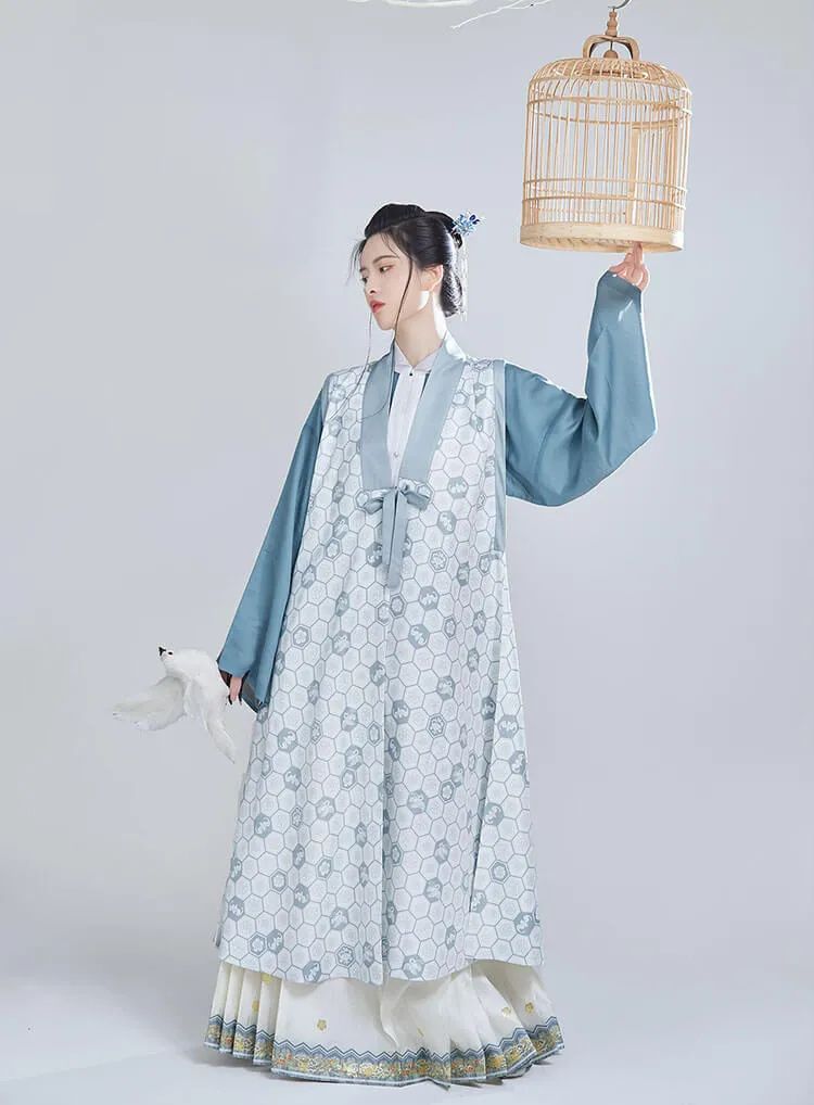 明制汉服推荐｜想借一缕清风 追赶你和心动