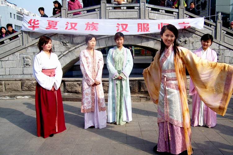 (十)汉服运动大事记10:当代第一次女子“三加笄礼” (十)汉服运动大事记10:当代第一次女子“三加笄礼”