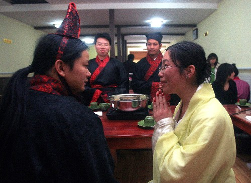 汉服运动大事记(十三): 两会上第一次出现汉服相关的提案和议案 汉服运动大事记(十三): 两会上第一次出现汉服相关的提案和议案