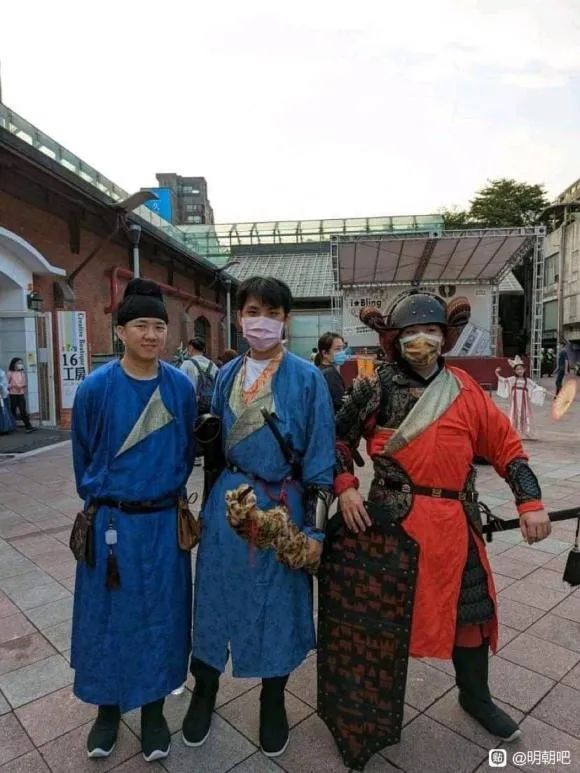 2021台湾汉服爱好者出行日大聚会，场面壮观，全家汉服出行​“大明风华”显风采，天下汉服是一家。