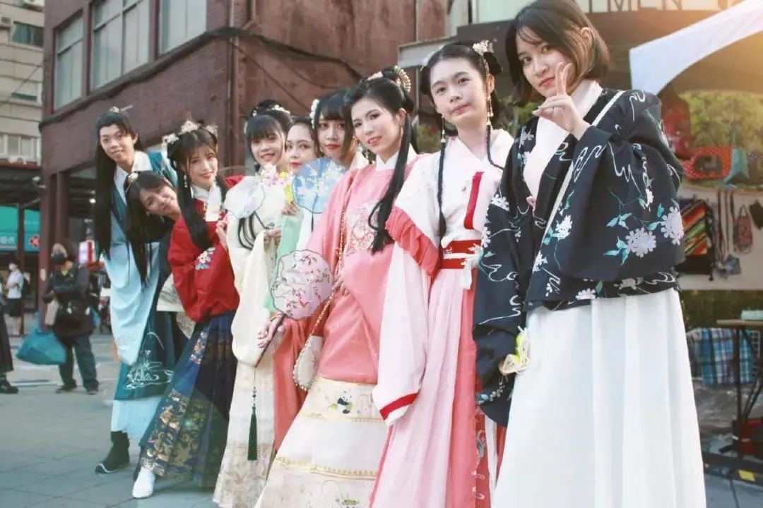传承千年之美,汉服瑰宝绽风华